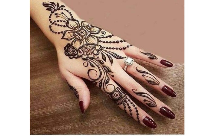 Floral and Net Simple Mehndi Design