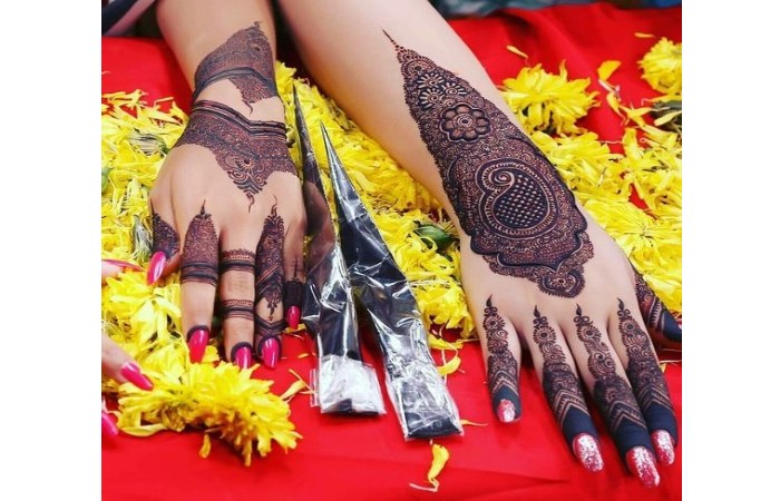 Lace Glove Simple Mehndi Design