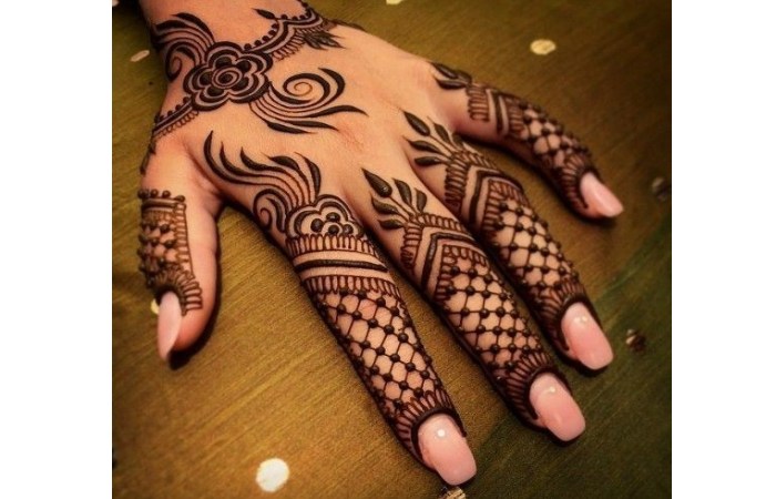 Simple Mehndi Design for Backhand