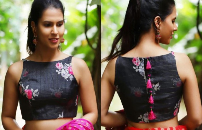 What are some popular sleeveless blouse designs for the summer season_