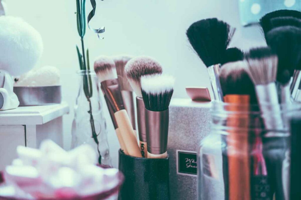5 Tools Every Makeup Lover Should Own