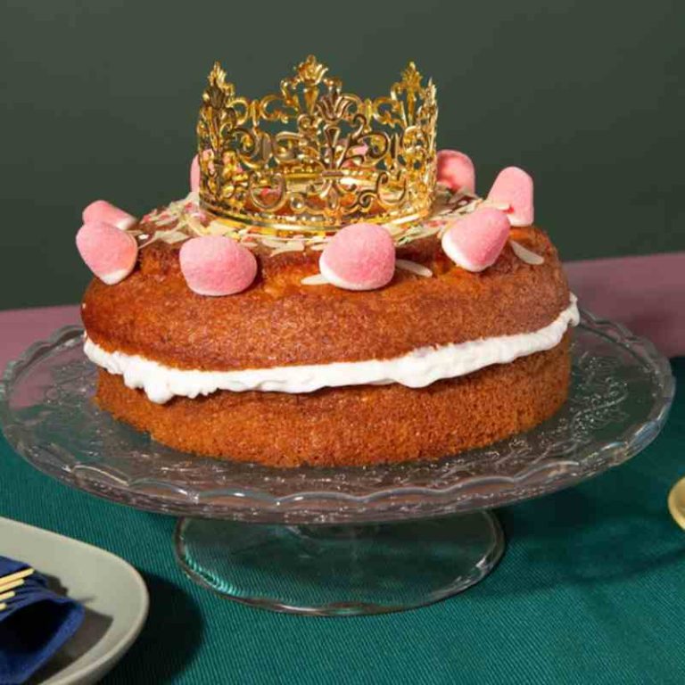 Working with culinary consultant Nouel Catis Omamalin at Fix Dessert Chocolatier, Hamouda developed the “Dubai Chocolate Bar,